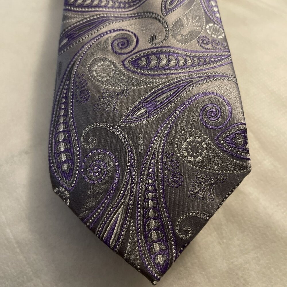 Stafford Tie Men's Regular Purple Paisley Signature Series 100% Silk Neck Tie